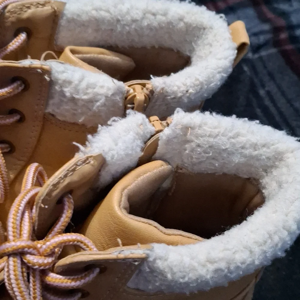 SO size 3 girls boots